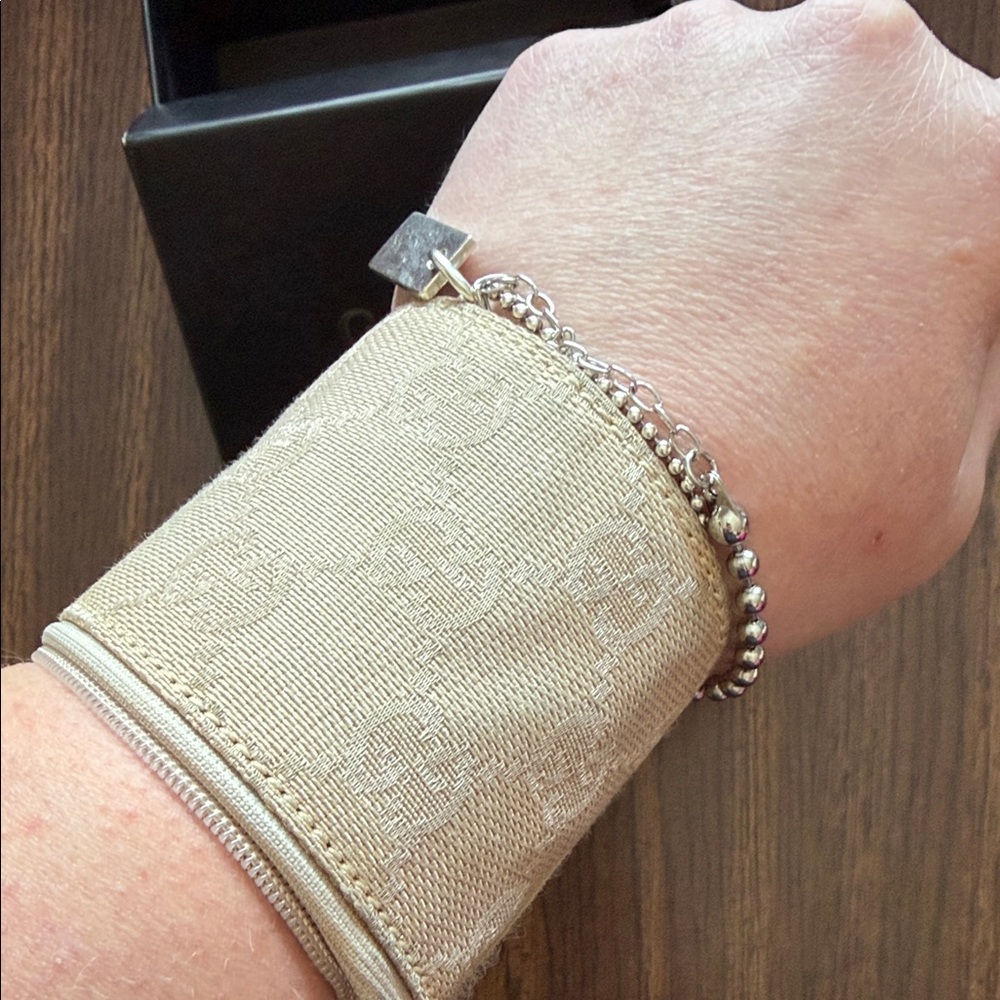 Gucci Beige Wristband Wallet - Picture 6 of 11